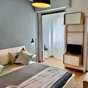 Apartament Cozy 3 Km Away From Duomo Mediolan