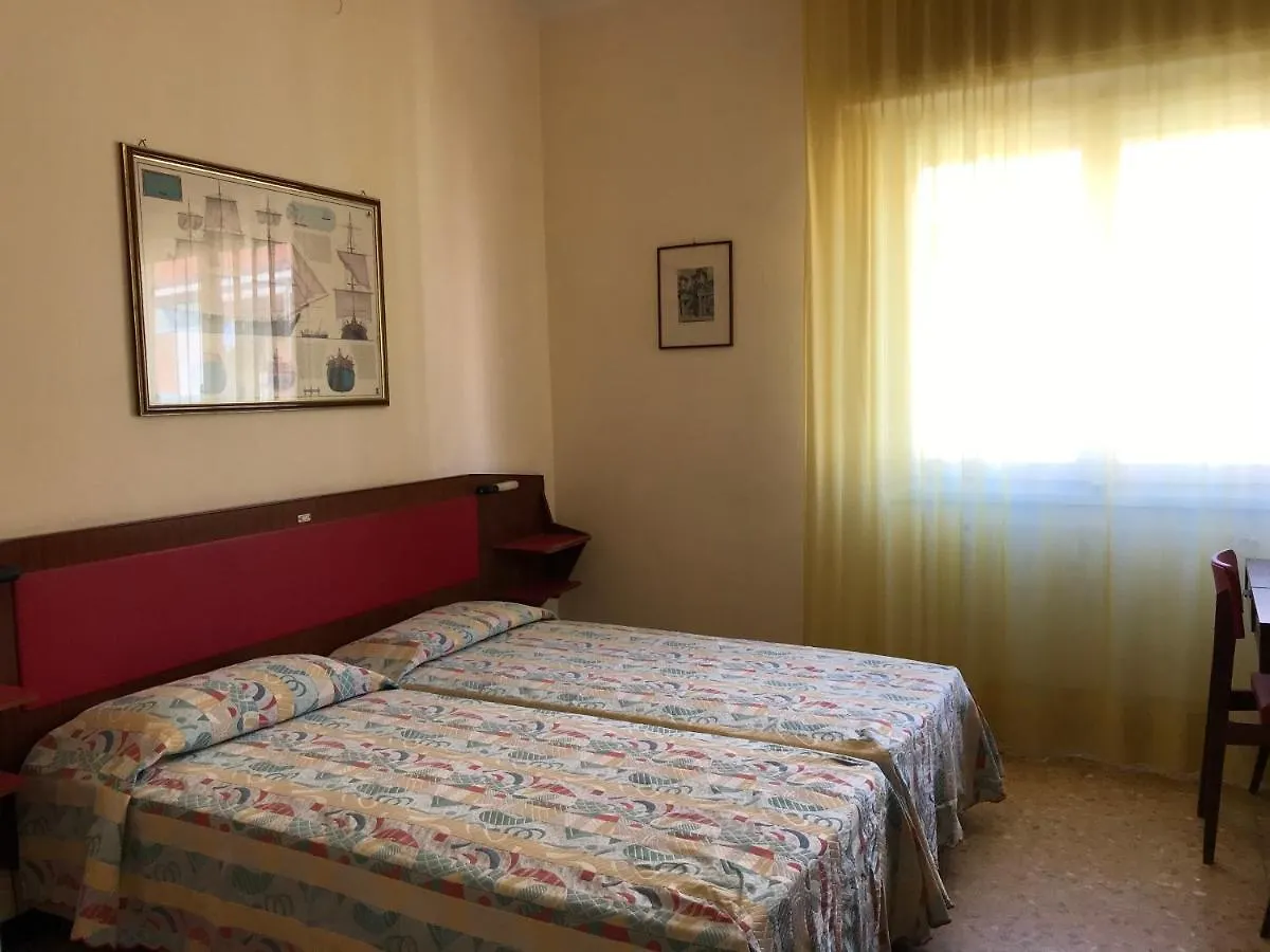 Hotel Robinia Imperia 3*,