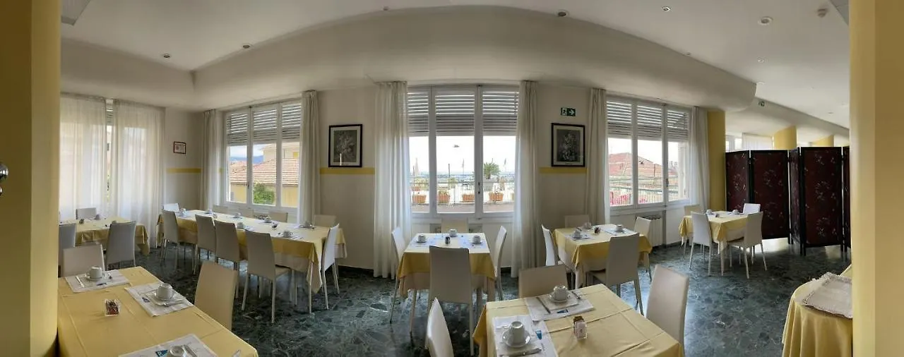 Hotel Robinia Imperia