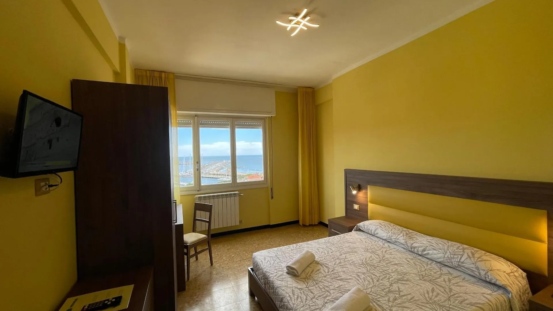 Hotel Robinia Imperia 3*,  Italia