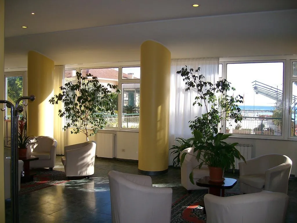 Hotel Robinia Imperia