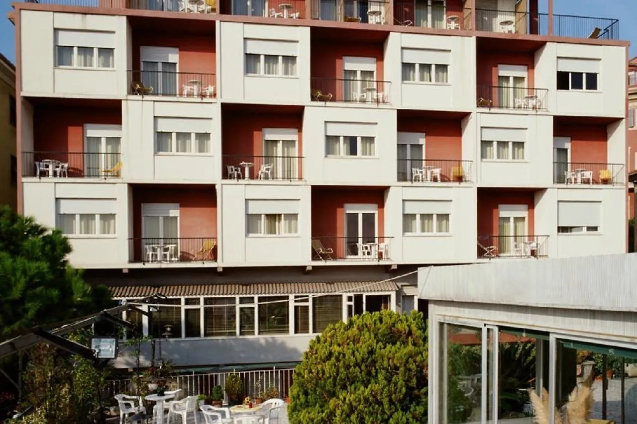 Hotel Robinia Imperia