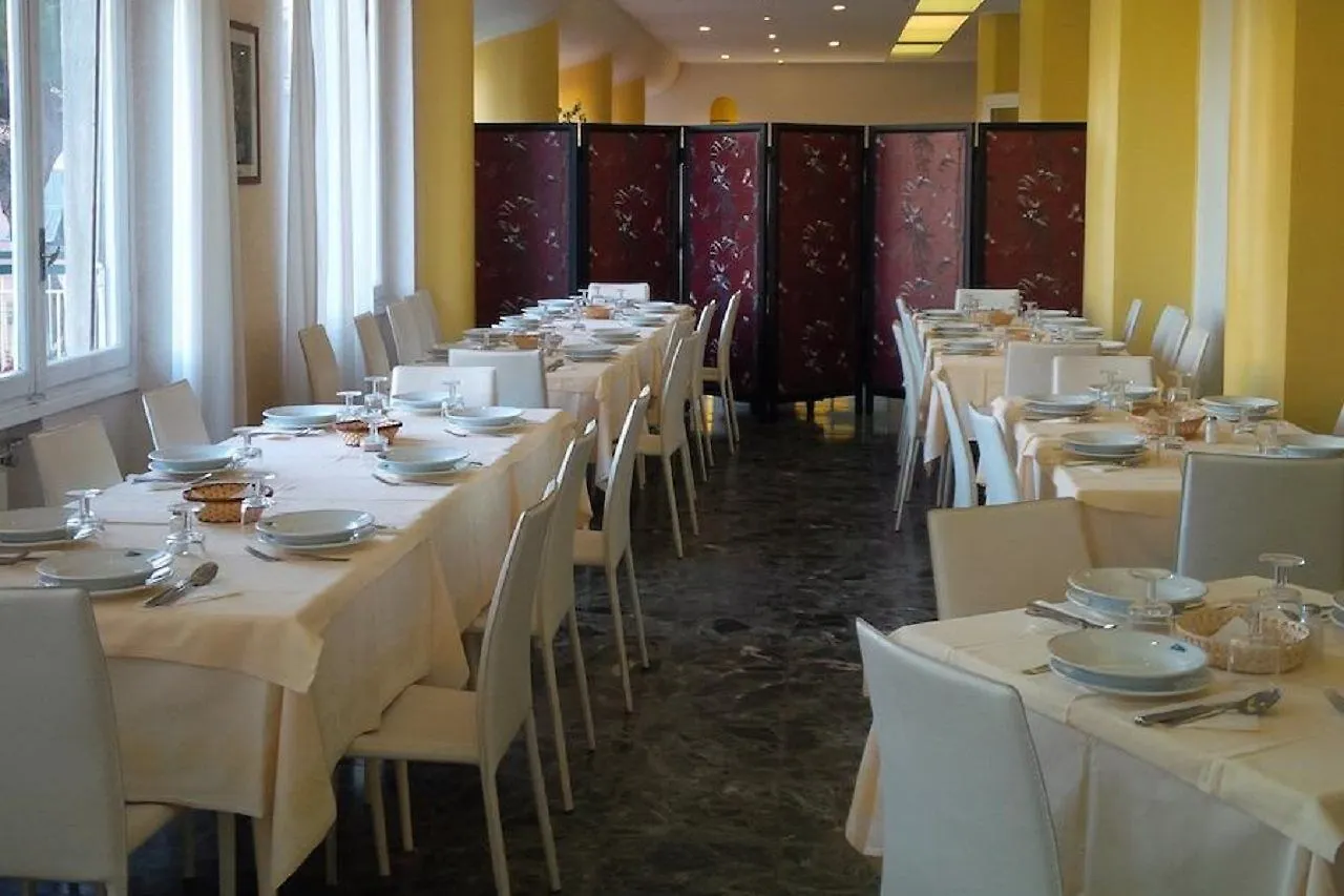 Hotel Robinia Imperia